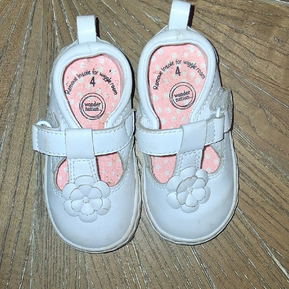 Wonder Nation White Dress Shoes with Floral Accent